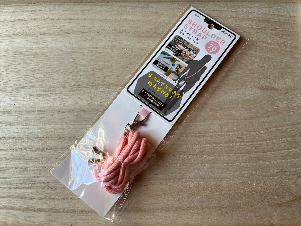 キャンドゥの「スマホケース用肩かけストラップ」