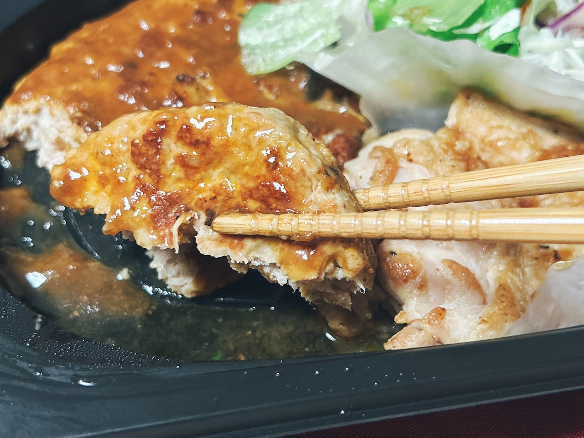 薄めながら肉肉しくジューシーなハンバーグ