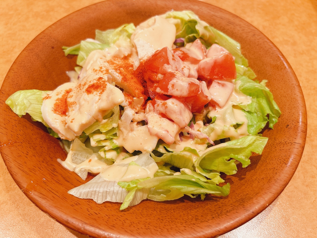 ボリューム満点なのに低カロリーがうれしい「チキンのサラダ」