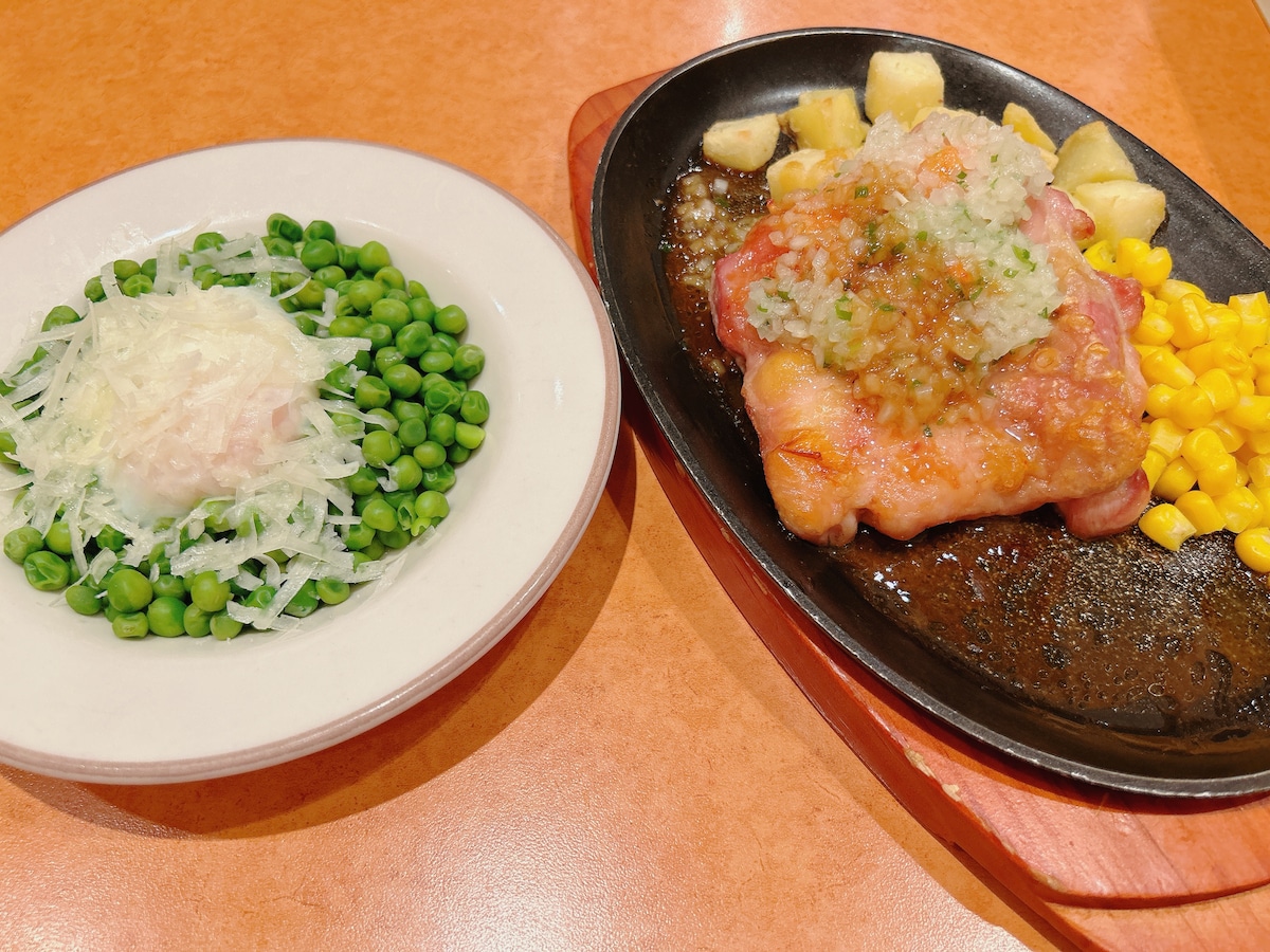 ライス＋メイン＋副菜＋汁物などの「定食」がなく、自分で好きな組み合わせを楽しめる