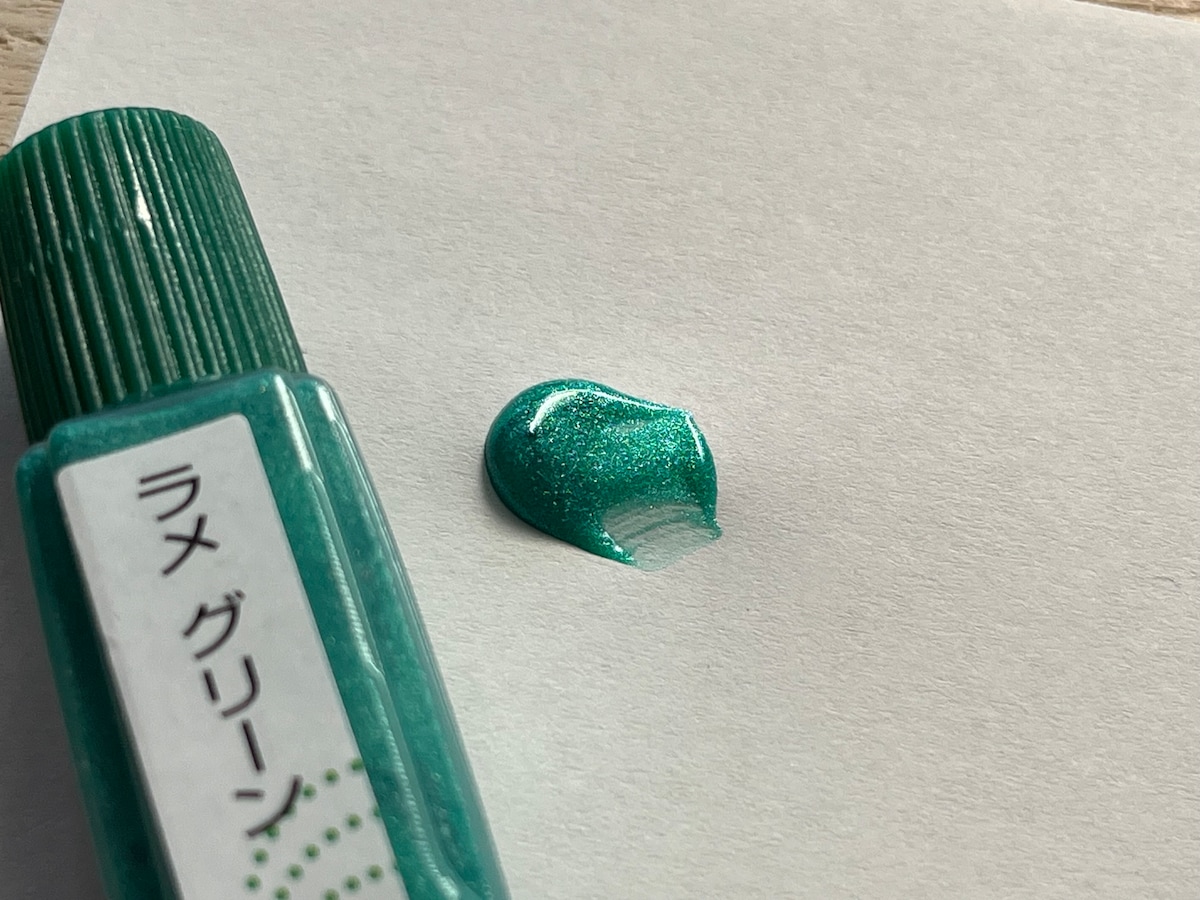 セリアの「ラメ入り水彩絵の具」のグリーン