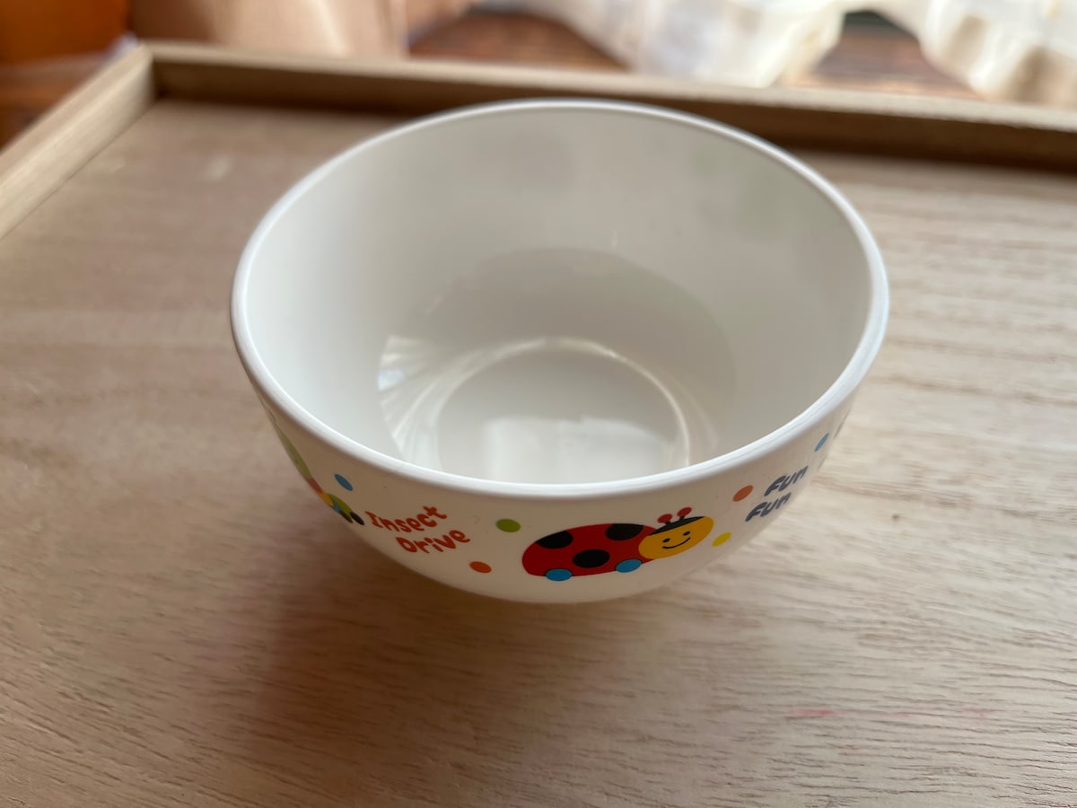 セリアの「滑り止め付子供用ちゃわん」