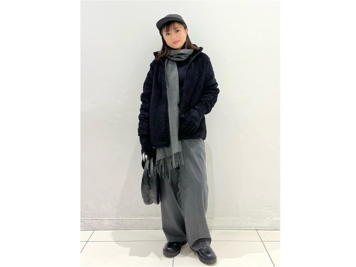 高見えするスエード調素材はきれいめにもカジュアルにも合わせやすい　出典：StyleHint