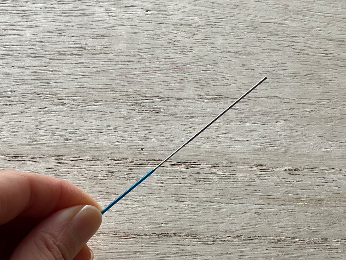 セリアの「精密細工ヤスリ」は直径が0.8mm