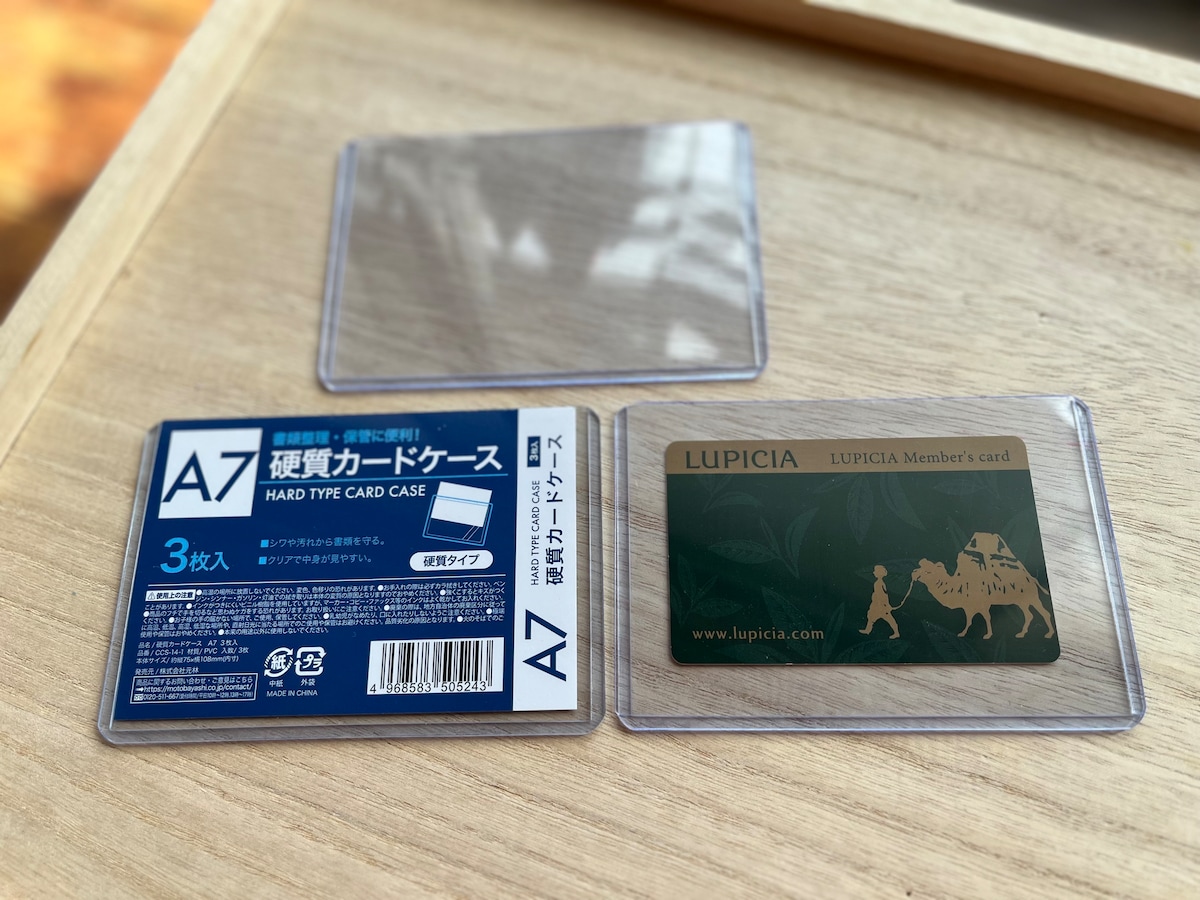 キャンドゥの「硬質カードケース」は数枚のカードを入れるのにおすすめ