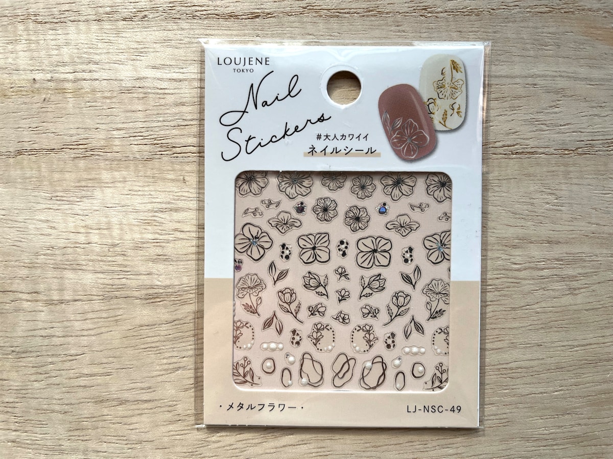 キャンドゥの「ネイルシール メタルフラワー」
