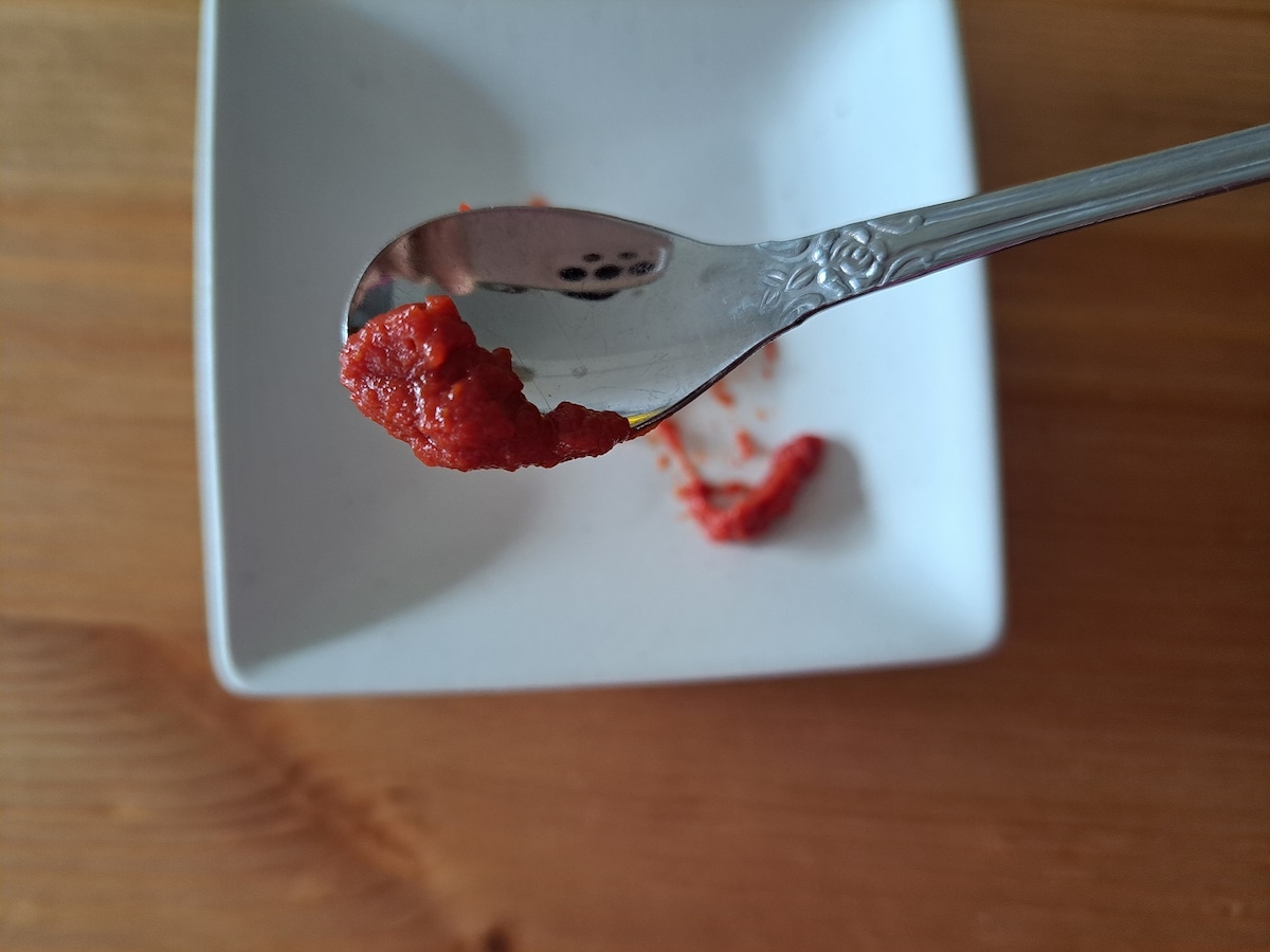 カルディの「ムッティ トマトペースト」は完熟トマトを絞ったような味