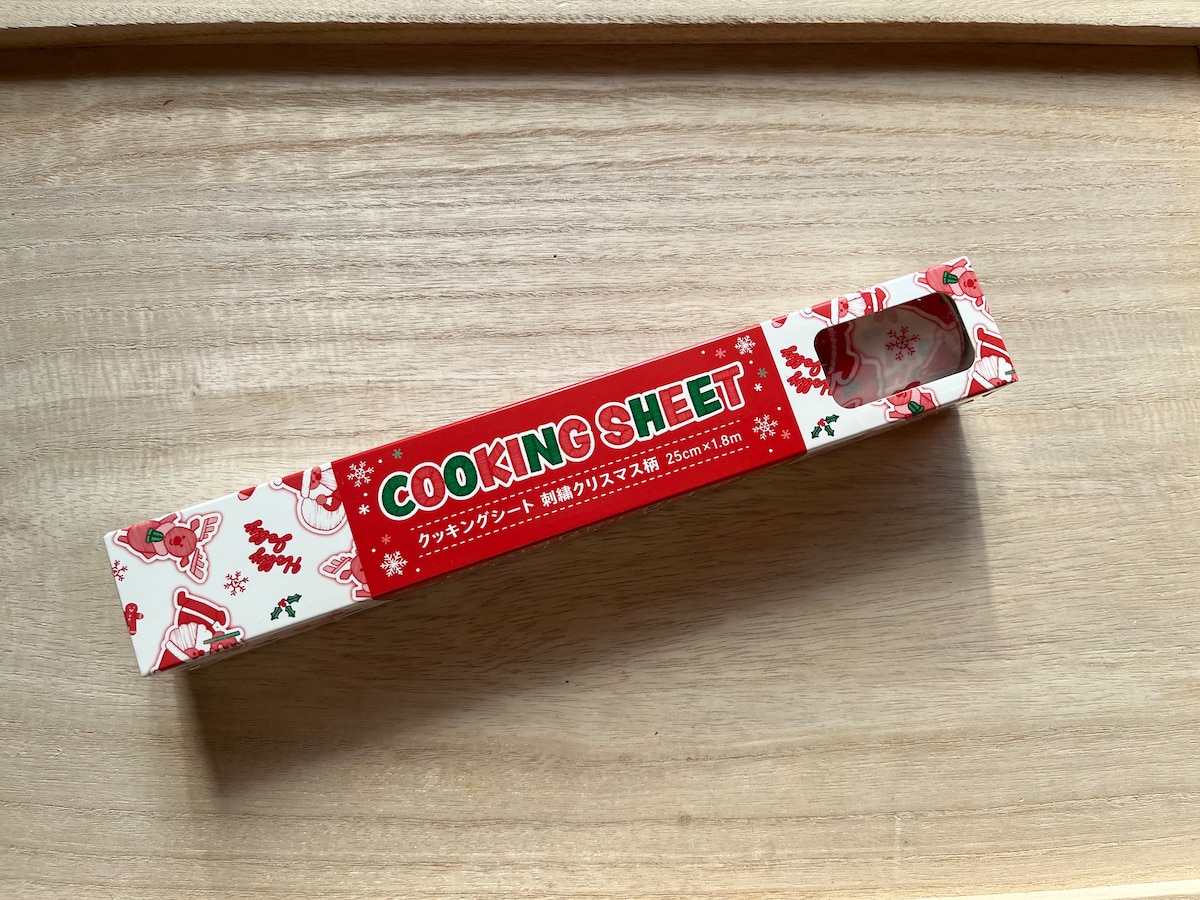 セリアの「クッキングシート刺繍クリスマス柄」