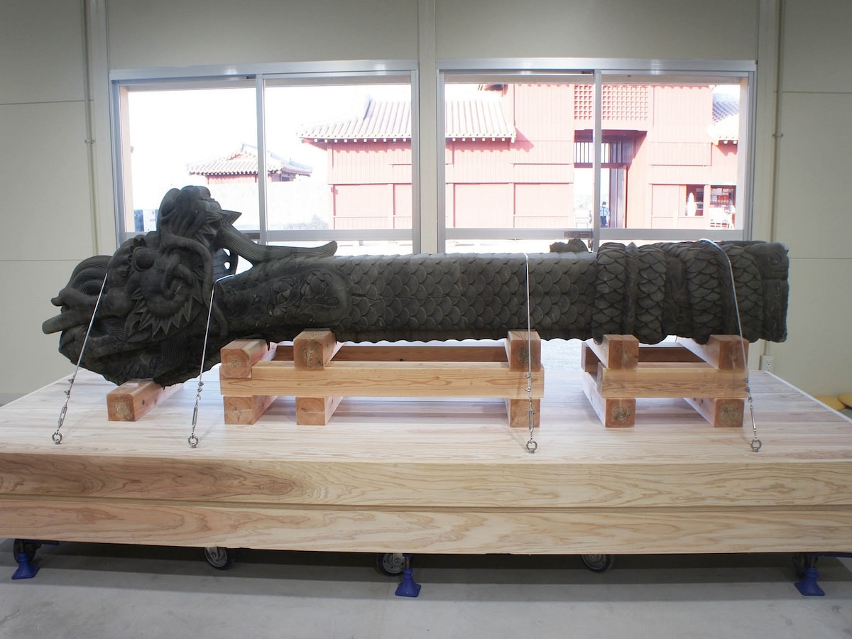 （C）国営沖縄記念公園（首里城公園）：大龍柱補修展示室