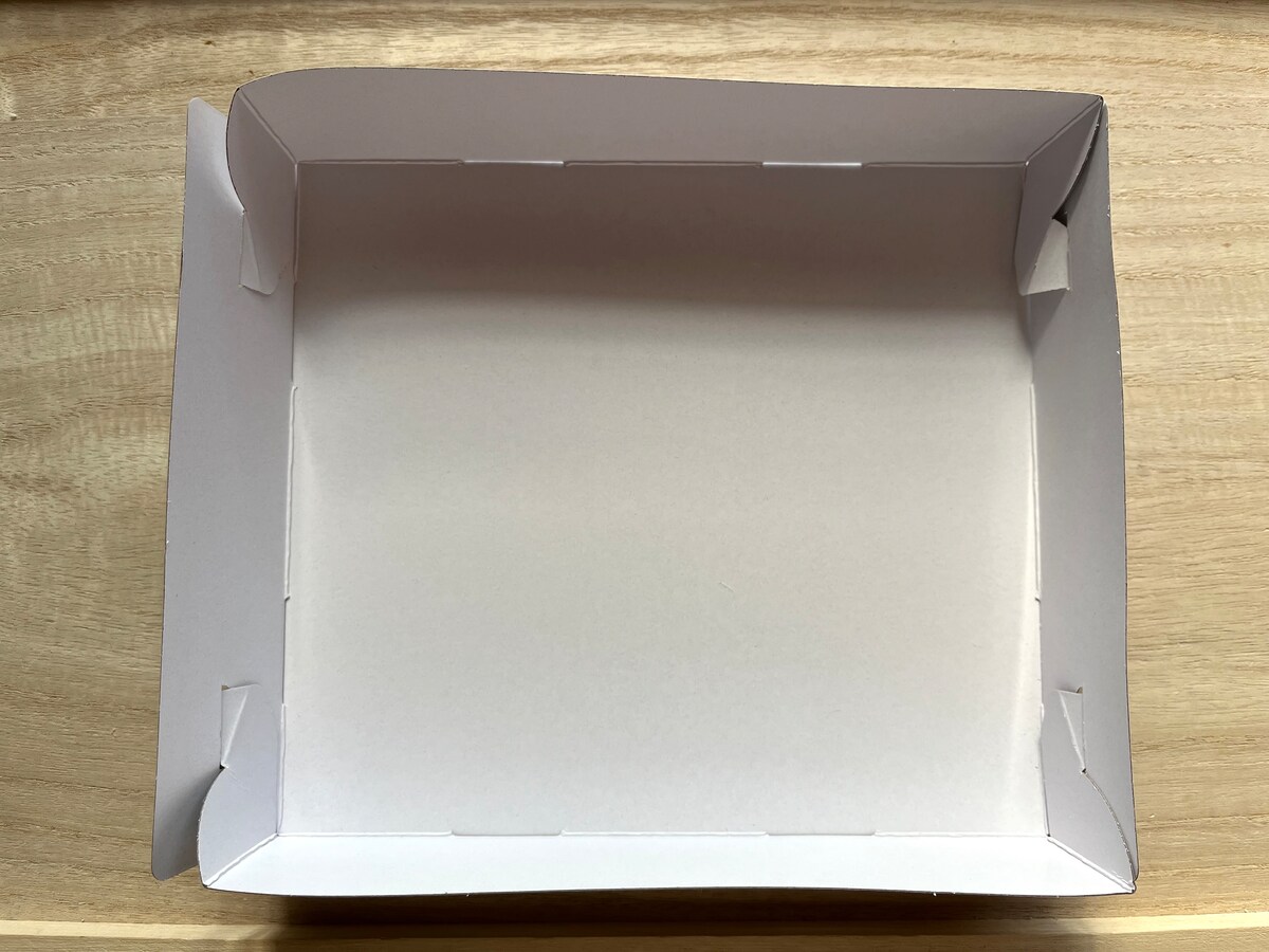 セリアのボックス型の「アドベントカレンダー」の下の箱を組み立てる