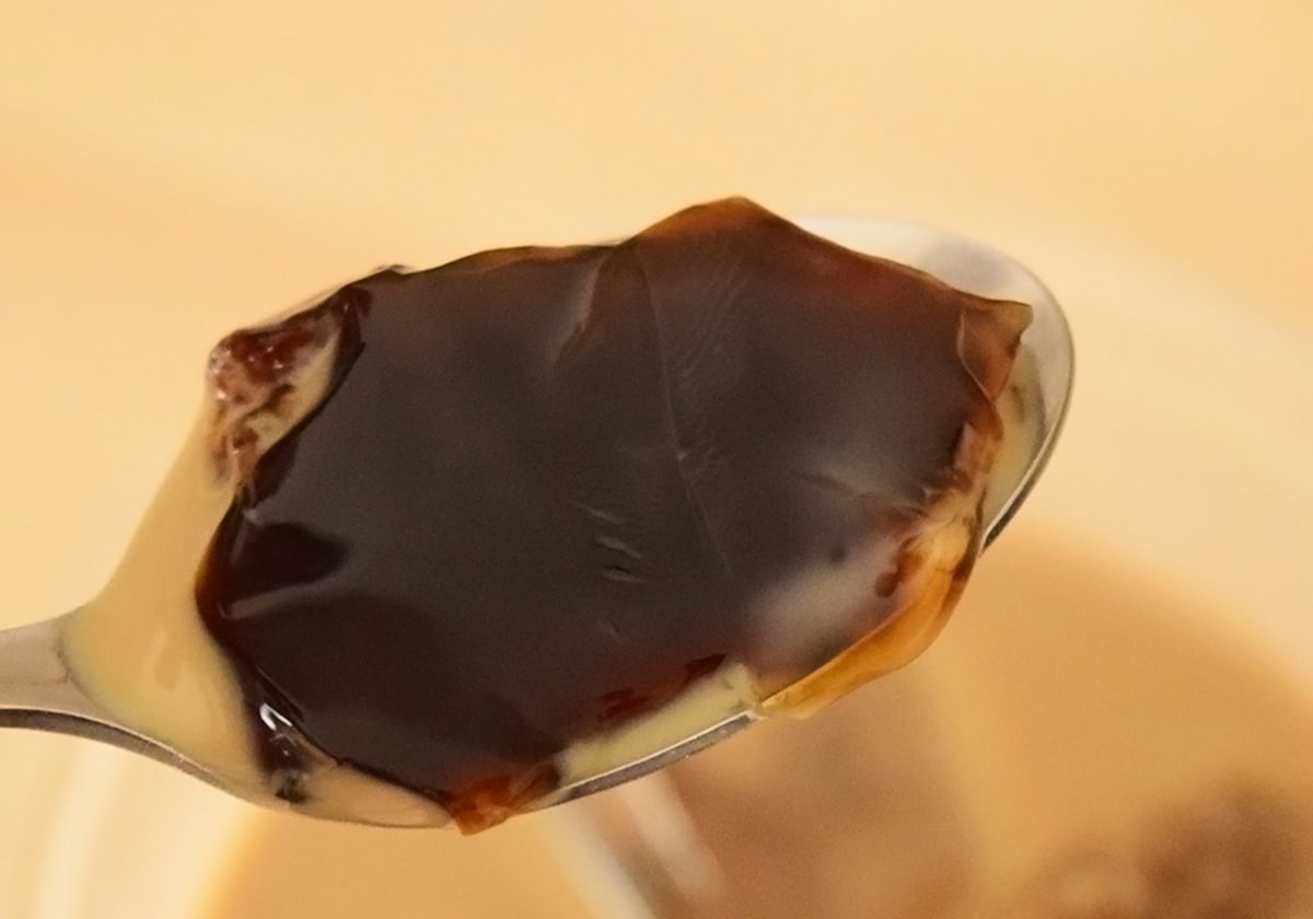 黒糖ゼリーは苦めながらもコクのある甘みも感じられます。