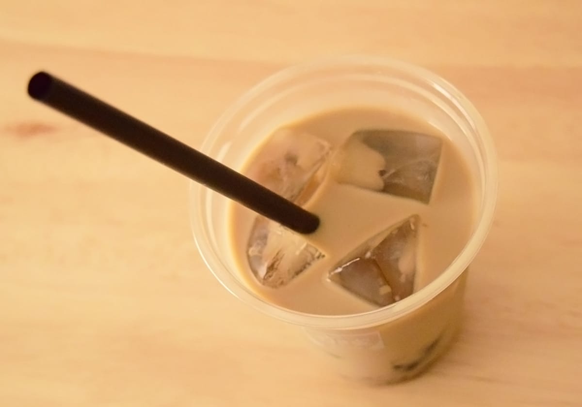 ストローの穴の直径はやや大きく、黒糖ゼリーもするすると口の中に入っていきます。