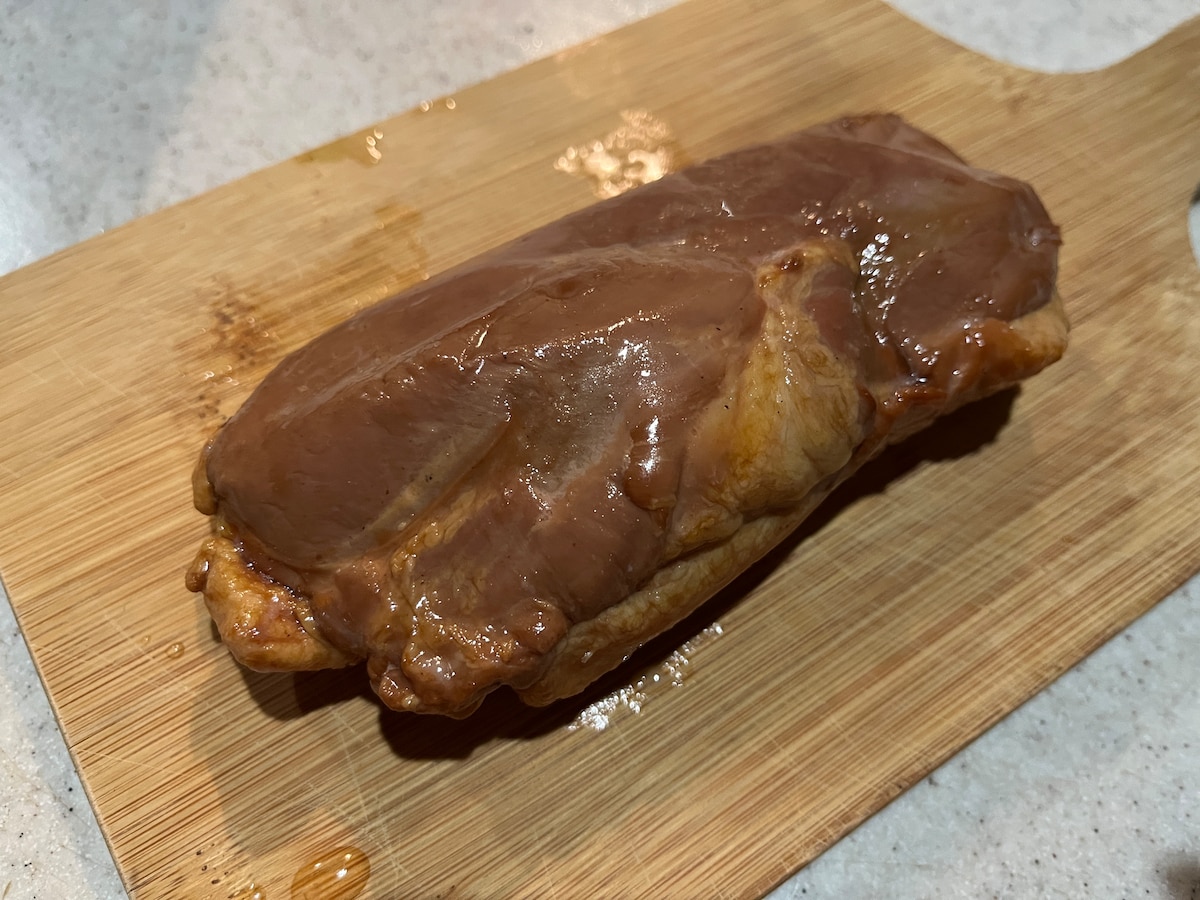 業務スーパーの「合鴨ロース」はお好みの厚さにカットできる