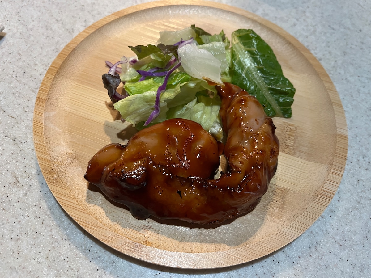 湯煎をした業務スーパーの「鶏の照焼」と野菜の組み合わせ