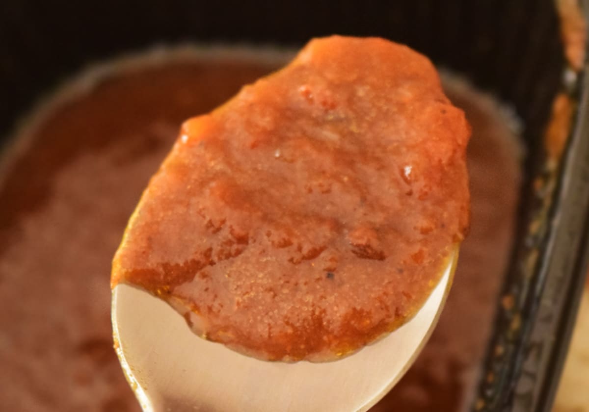 20種類以上のスパイスと玉ねぎやトマトの旨みが溶け込んだカレーは、じんわりと辛くてスパイシー