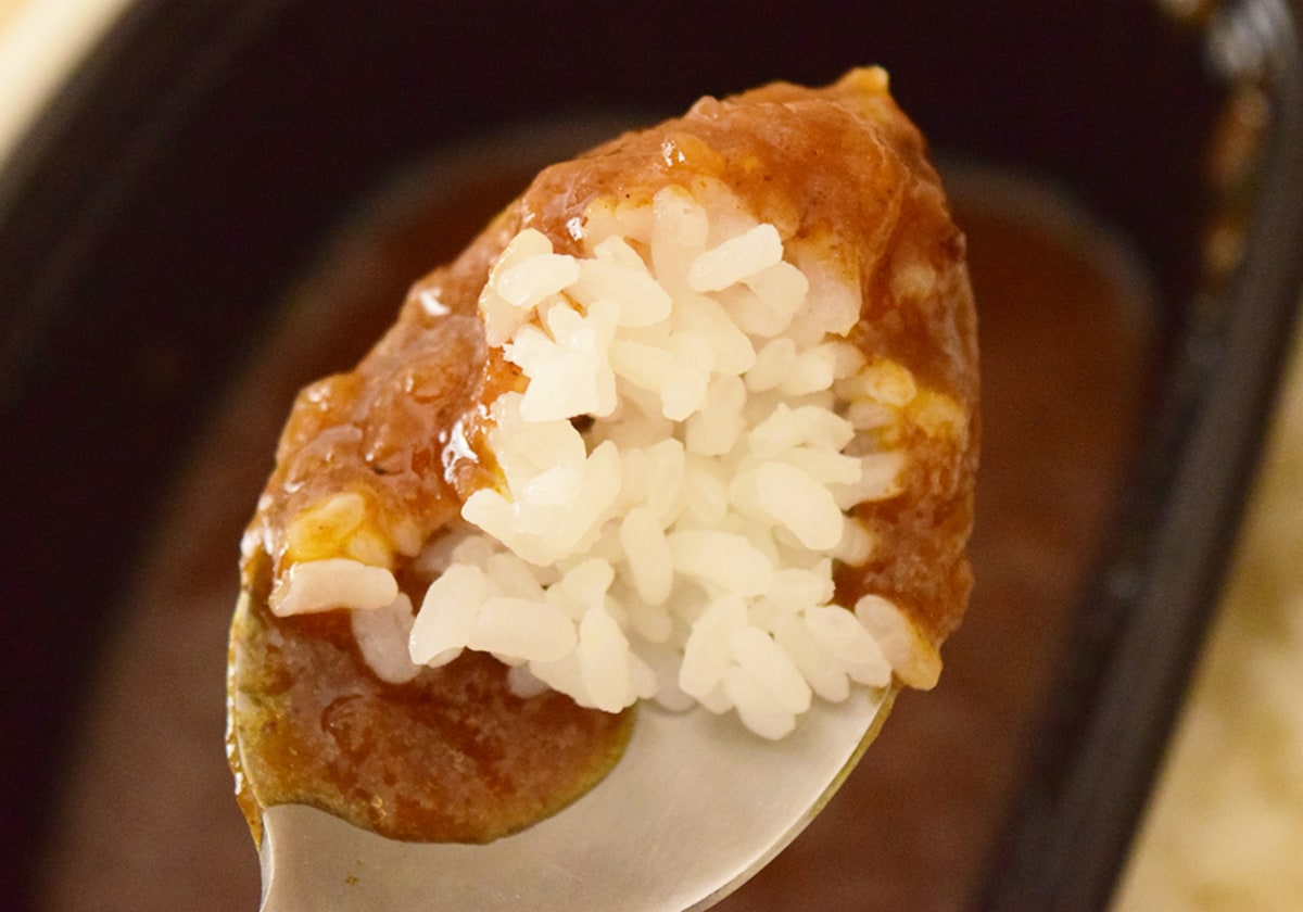 さらさら気味のカレーですが、ごはんとよく絡み合います