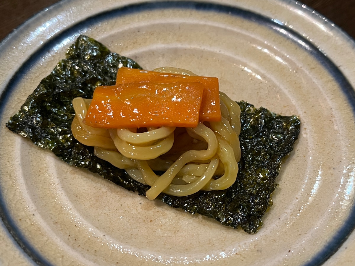 ドン・キホーテの「バリバリ職人」にあんかけ焼きそばを乗せる