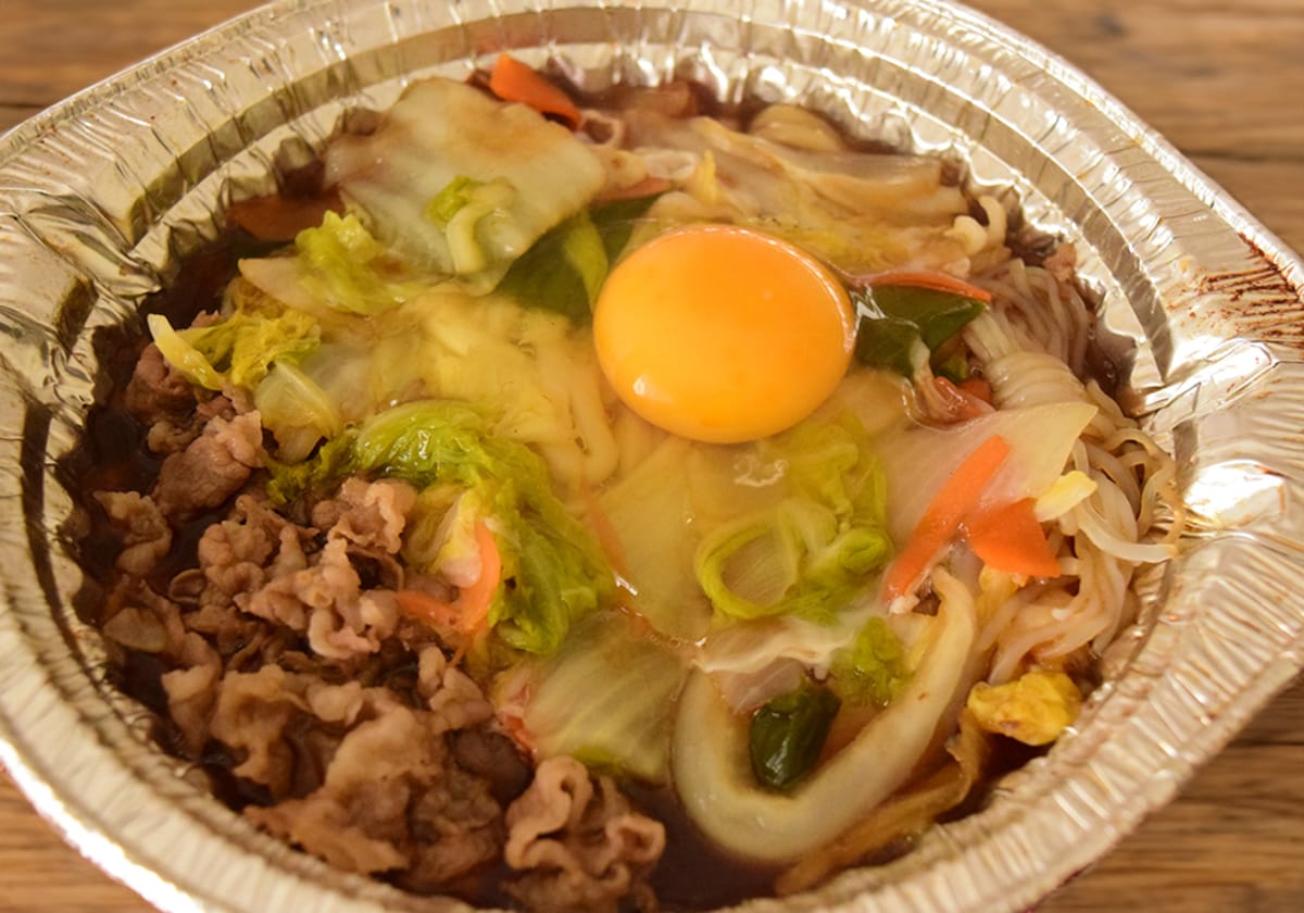 まずは温めた「牛すき鍋単品」を実食