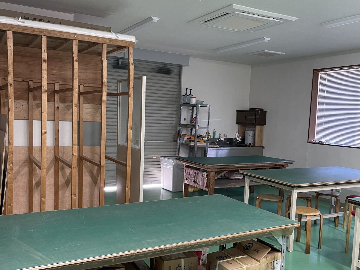富山市シルバーセンター内にある障子・ふすま張りの研修兼作業所