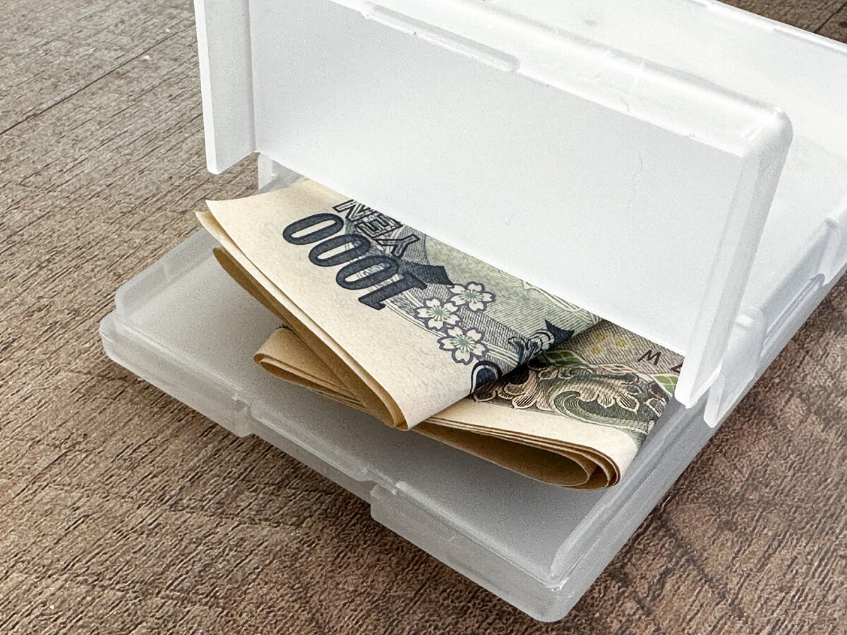 縦に開く面にはお札