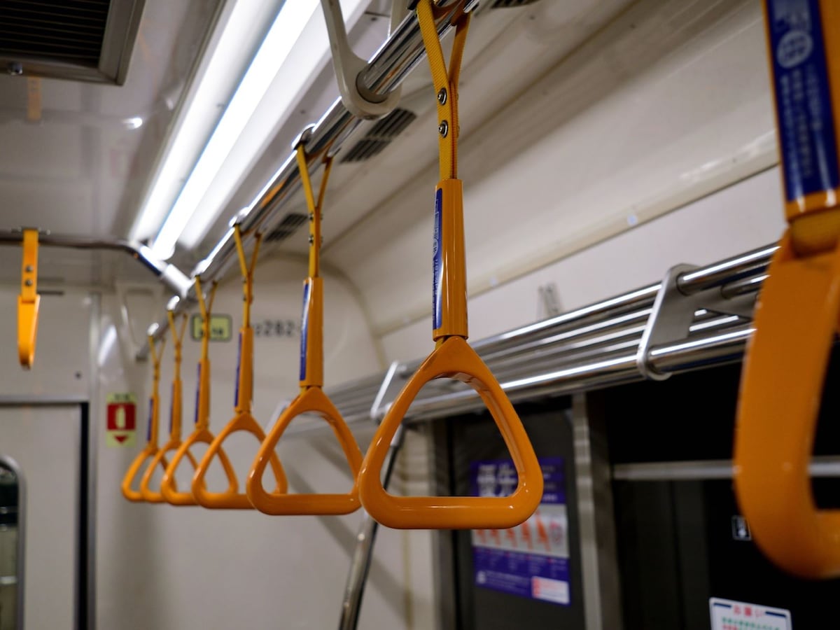 電車の中で夫をなじり続ける妹