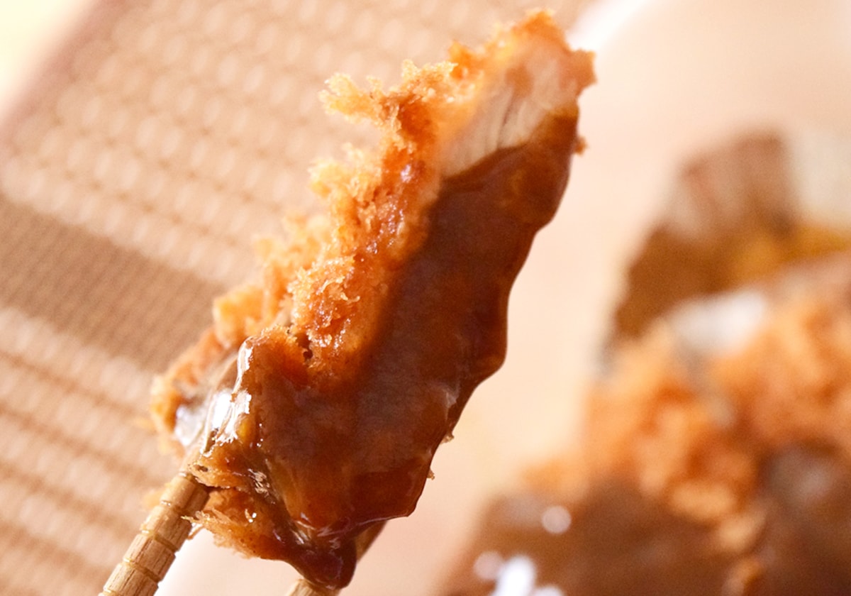 ザクザクした衣のロースカツとの相性抜群で、食べ応えがあります。