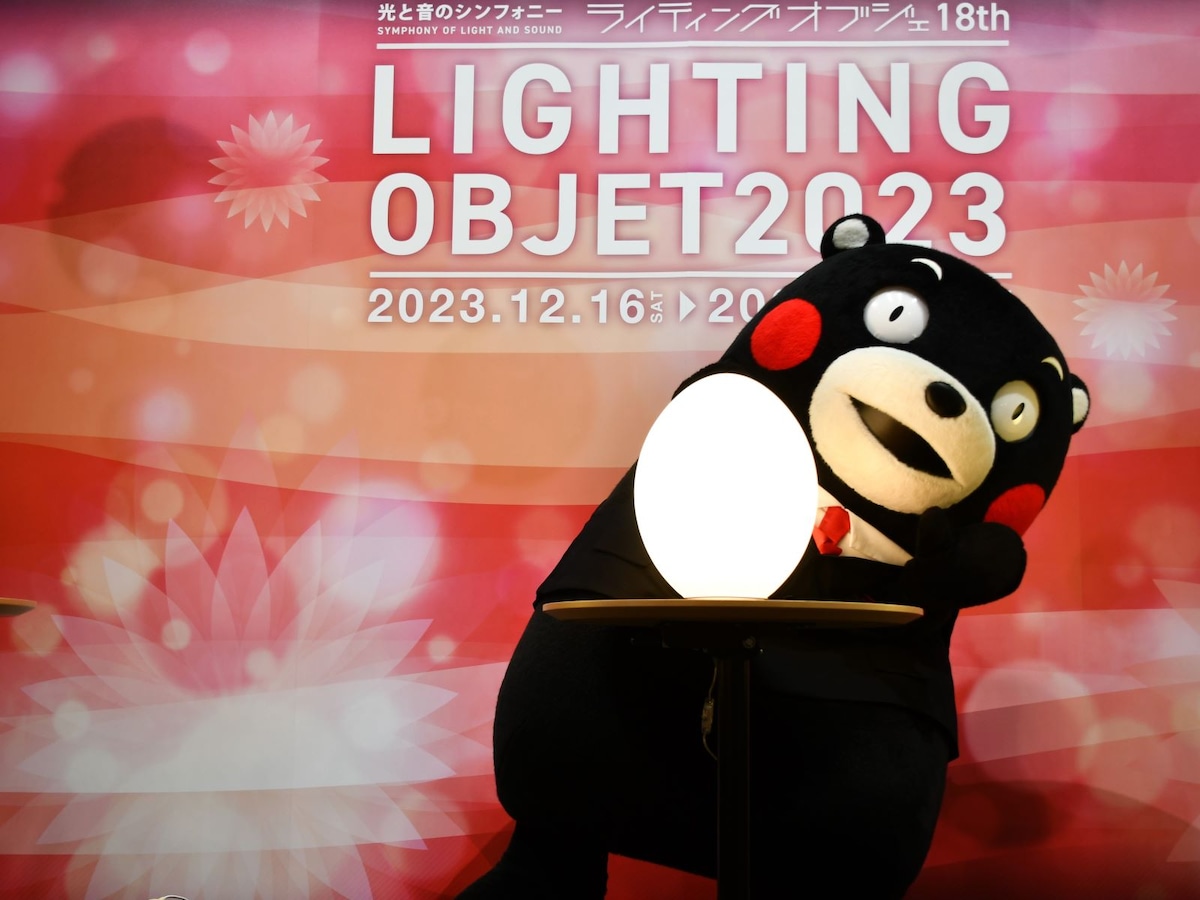「光と音のシンフォニー ライティングオブジェ2023」＝12月16 日、東京都中央区
