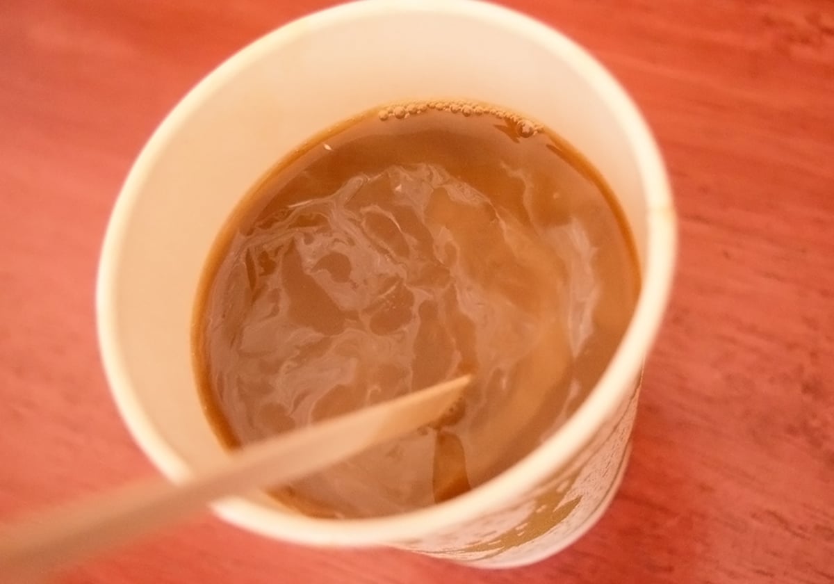 一緒についてきたポーションミルクを入れると、よりまろやかでやさしい味わい。