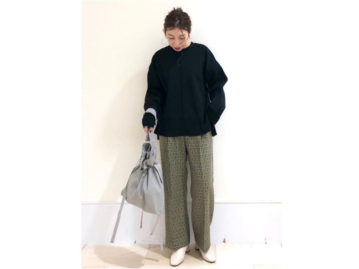 冬から春へ移り変わる時期にも使いやすいのが白ブーツ　出典：WEAR