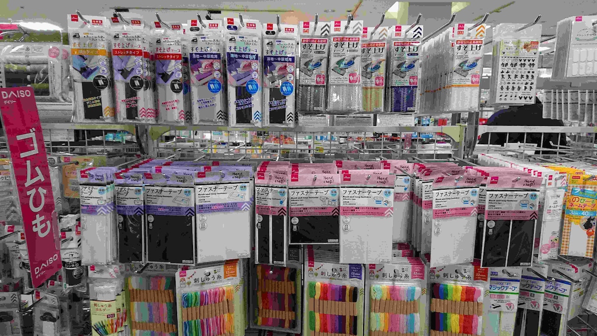 ダイソーの「マジックテープ」と「ファスナーテープ」の売り場