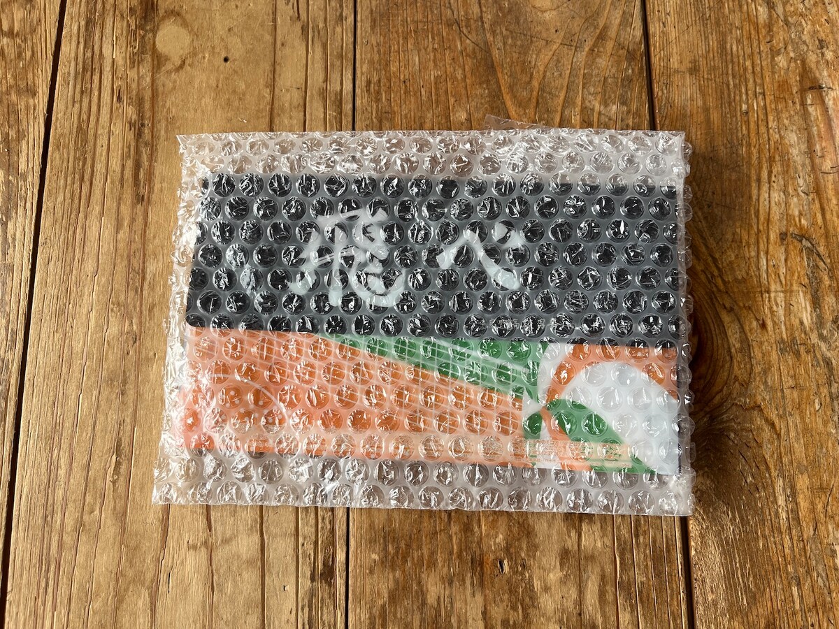 傷がつきそうな物は、エアクッションで包む