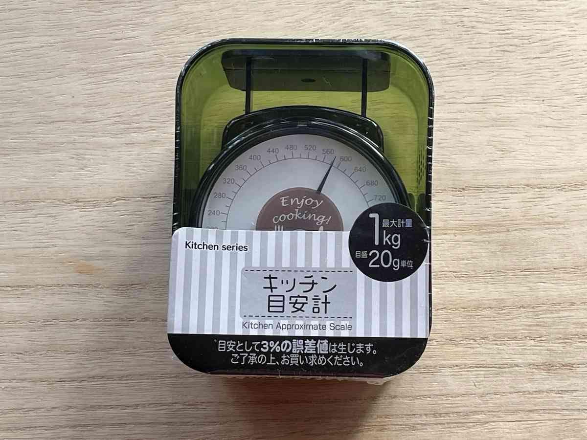 セリアのはかり「キッチン目安計」は110円（税込）
