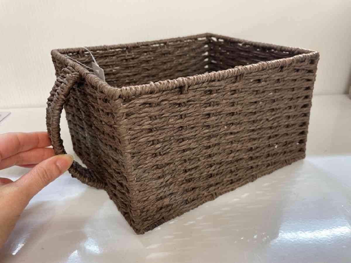 ダイソー　編みカゴ　300円