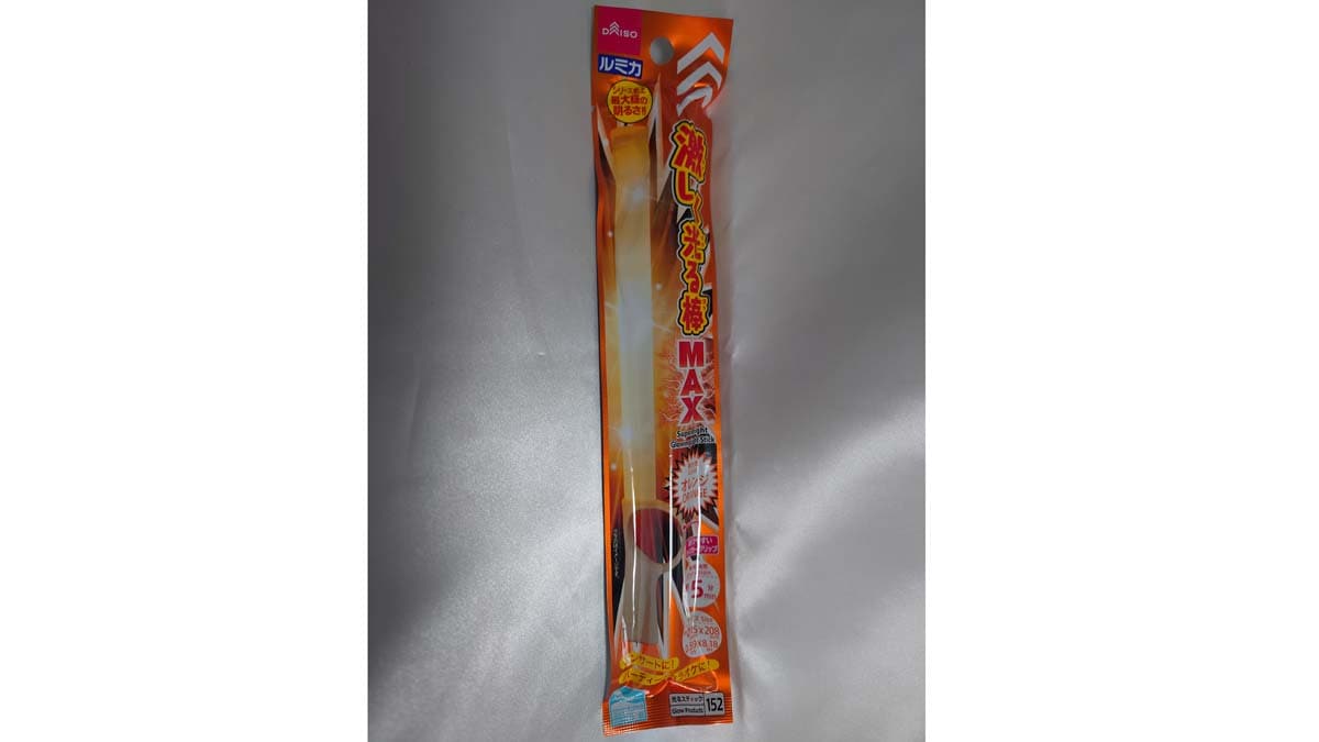 ダイソーのペンライト「激しく光る棒 MAXオレンジ」