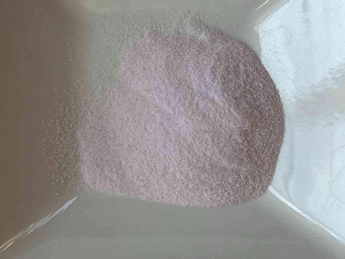 ダイソーの「いちごパウダー」は薄ピンク色