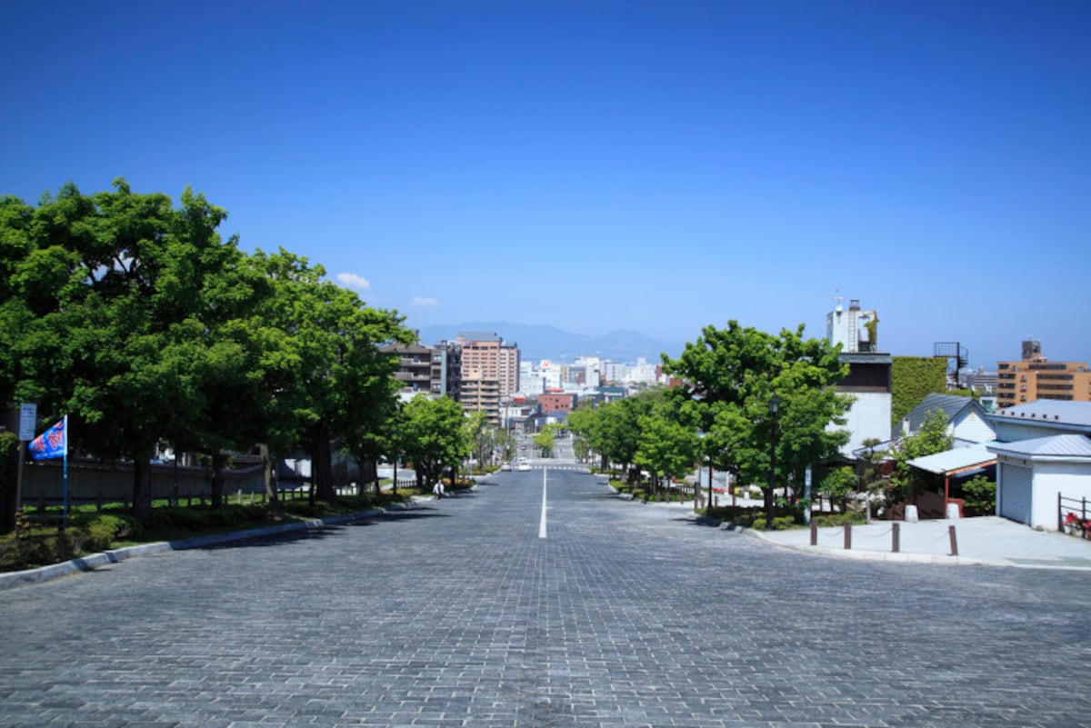 二十間坂。ここを下るとベイエリアへ。