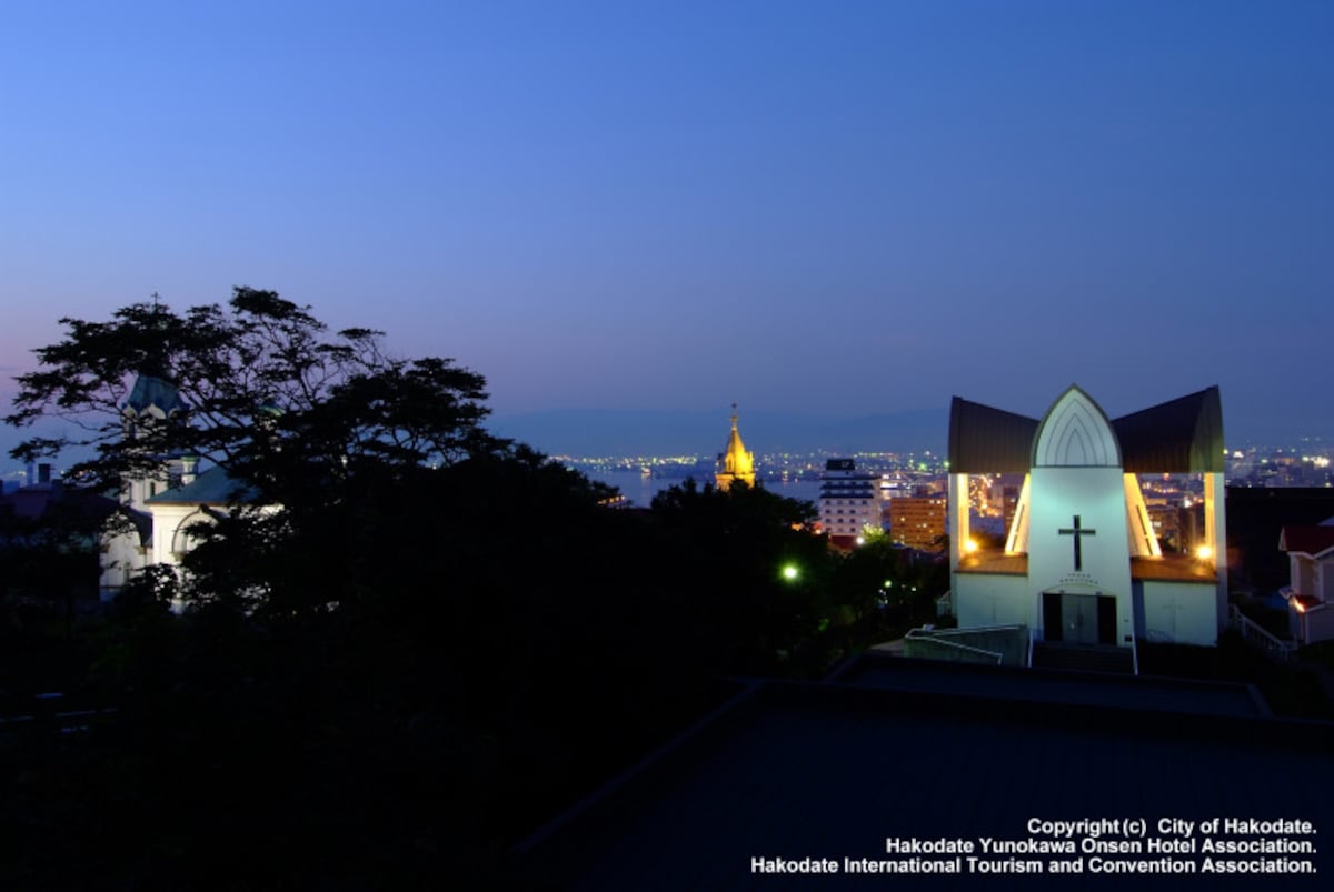 教会や西洋建築が多い元町エリア。夕方からはハリストス正教会や函館聖ヨハネ教会などがライトアップされる