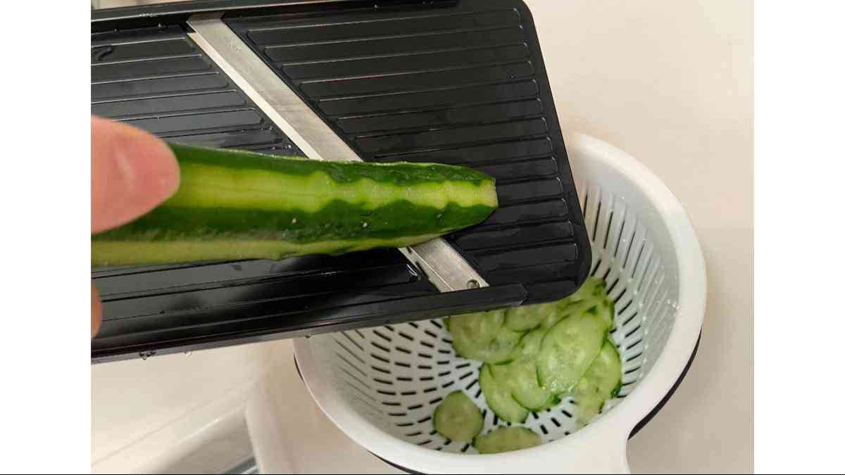 ダイソーのスライサーはプロ級に仕上がるアイテムも！