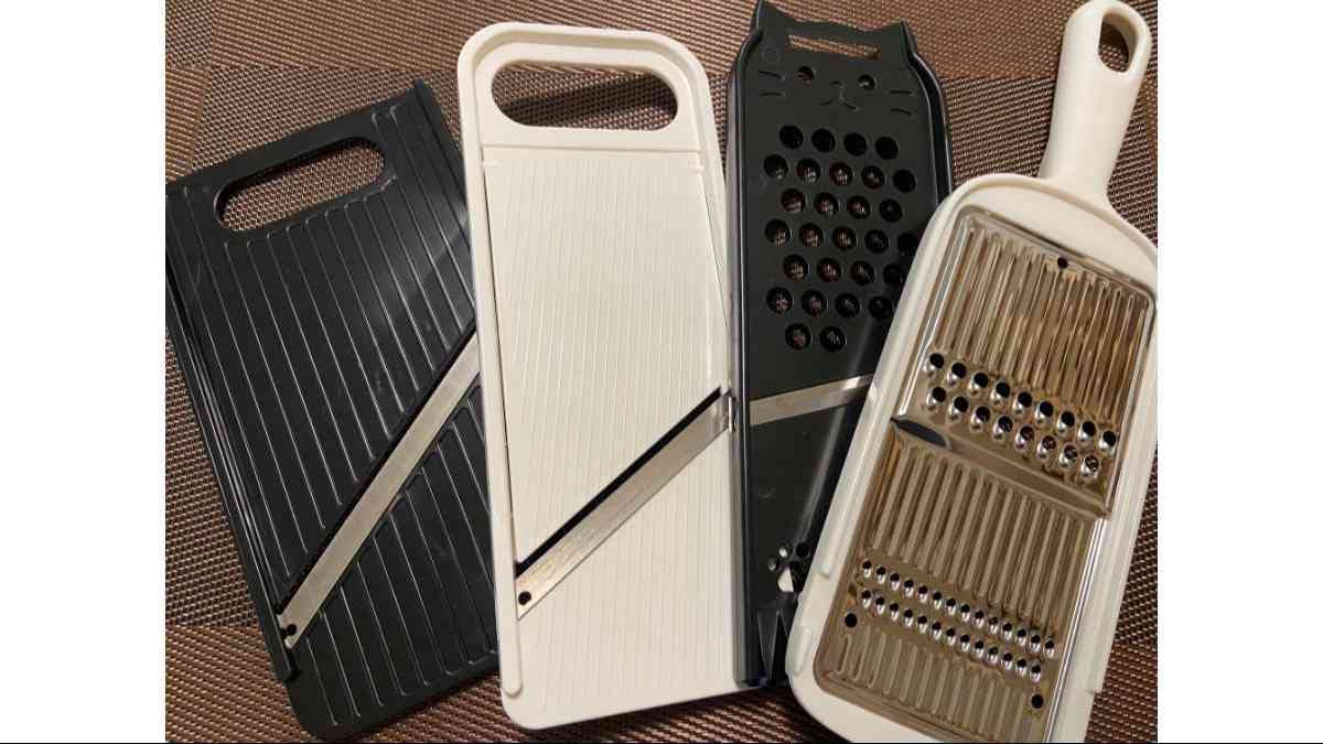 ダイソーのスライサーは豊富な種類から用途にあうものを選べる