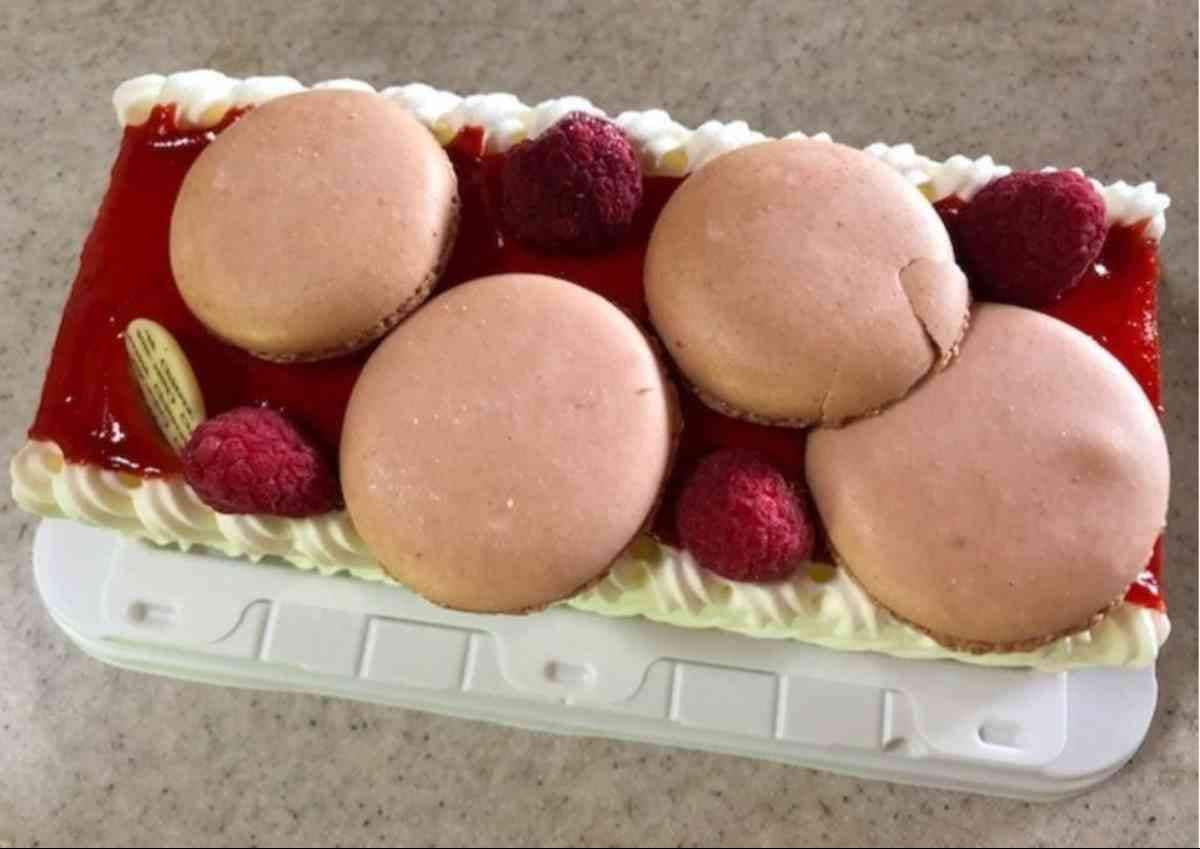 シャトレーゼ「デザートアイスケーキ ベリーレアチーズ」