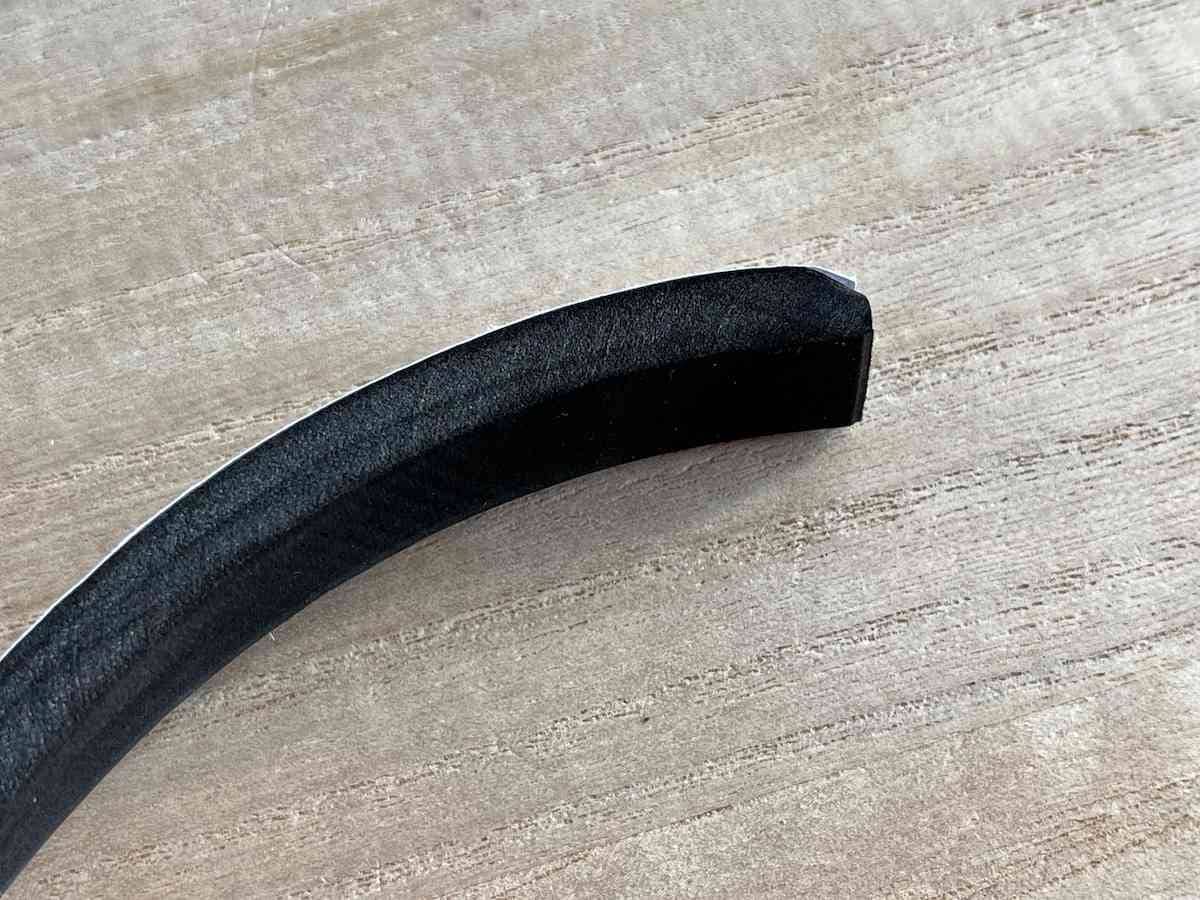 ダイソーの「すきまテープ（防水タイプ）」の基材はEVA樹脂