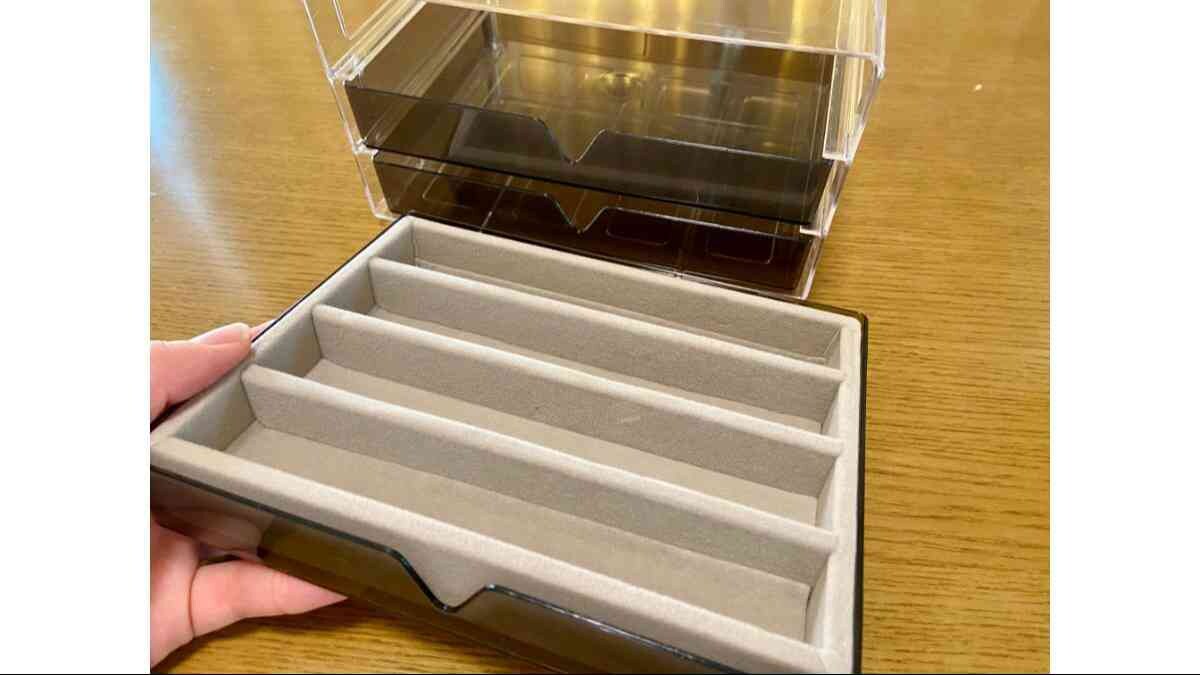 ダイソーの「3段引出しケース」はトレイをあわせるとさらに使いやすい
