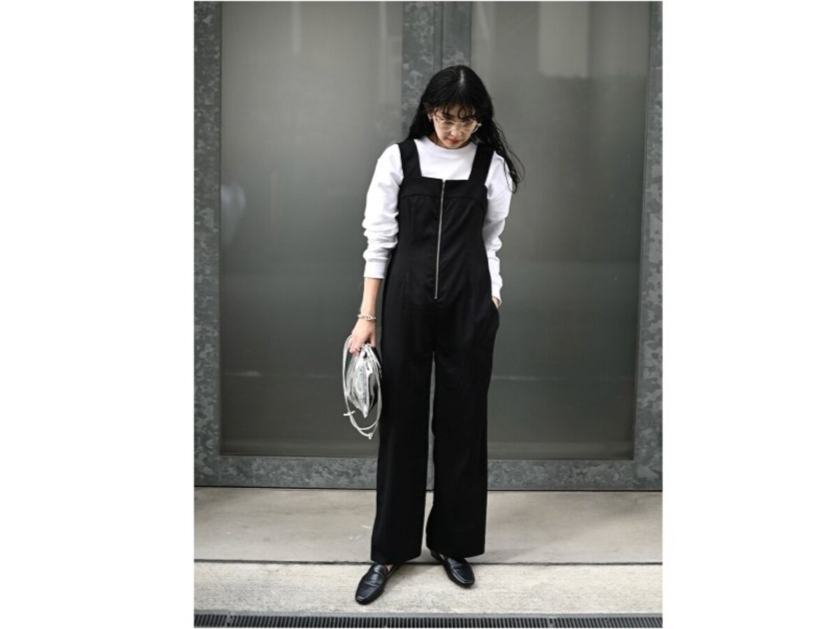 クリーンに着られる白スウェットは清潔感があって大人向け　出典：WEAR