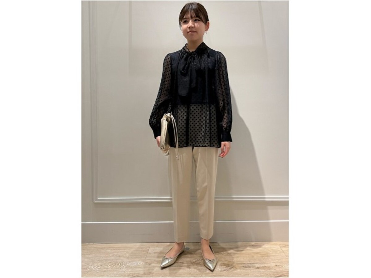 大人の女性が上品に着られる「透け感アイテム」が今年は豊富です　出典：WEAR