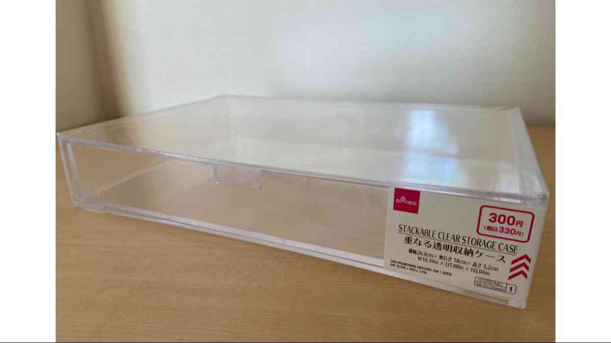 ダイソーの「重なる透明収納ケース（330円）」