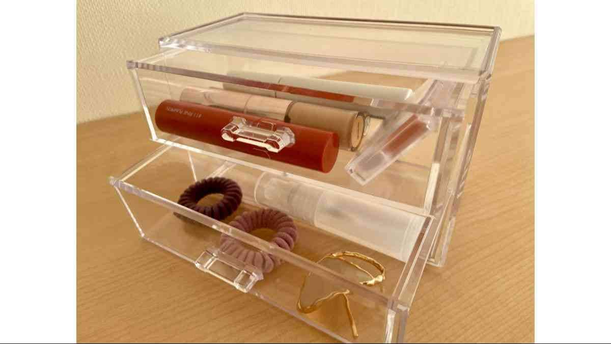 ダイソーのアクリルケースは日用品の収納や趣味のコレクション用にぴったり