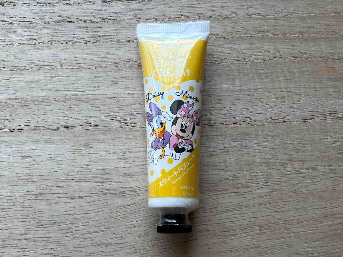 ダイソーの「KCハンドクリーム、スウィートパフューム（ミニー＆デイジー）」