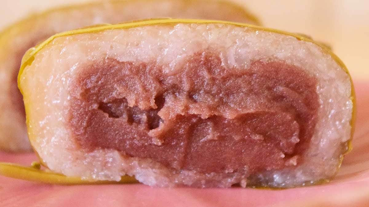 中身は北海道産小豆使用の自家製こし餡