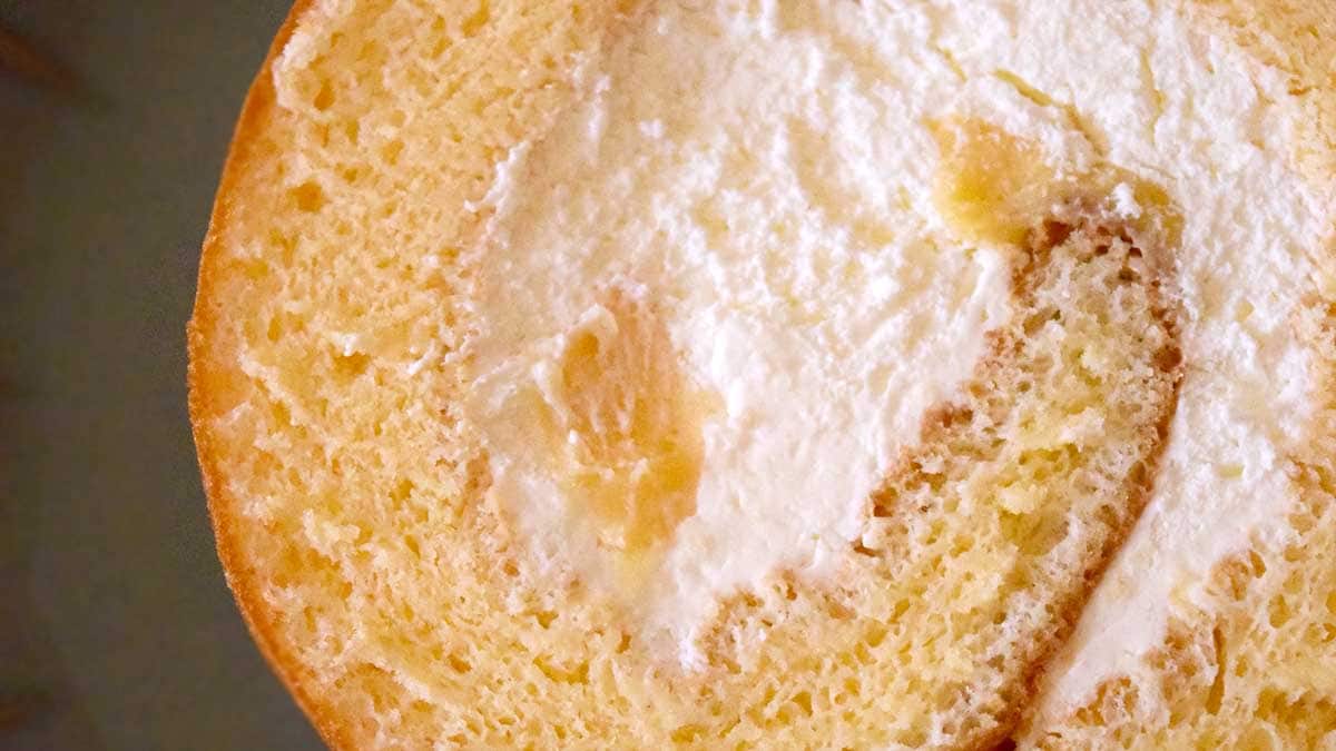ホイップクリームは軽やかで甘さはひかえめ