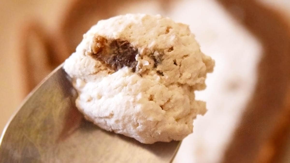 全体的にややビターな味わいですが、ロールケーキらしい甘みも感じられて食後のデザートとして不足はありません。